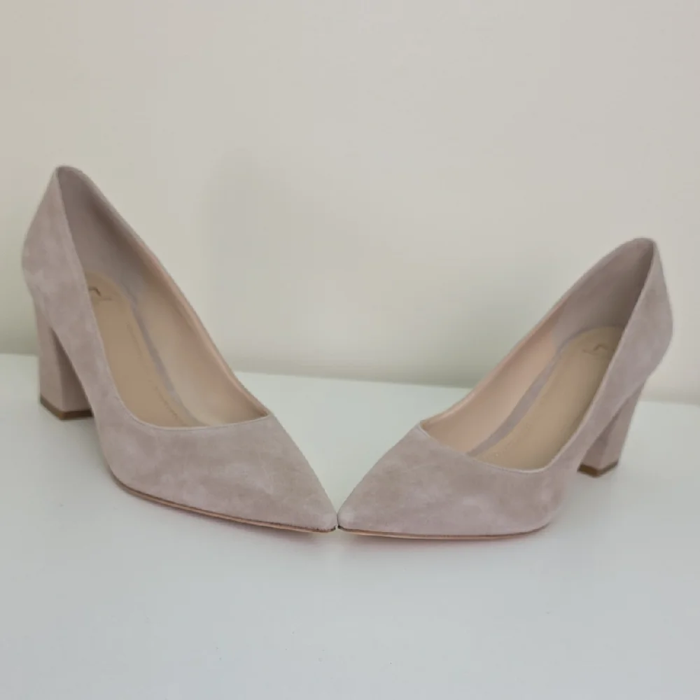 Marc Fisher Taupe Suede Heels.  Size 7 1/2 - Picture 5 of 12